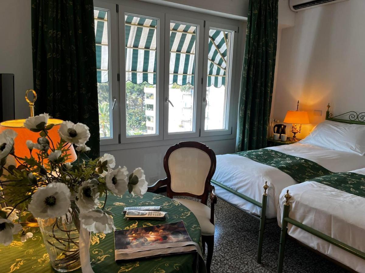 Eveline Portosole Hotel Sanremo Bagian luar foto