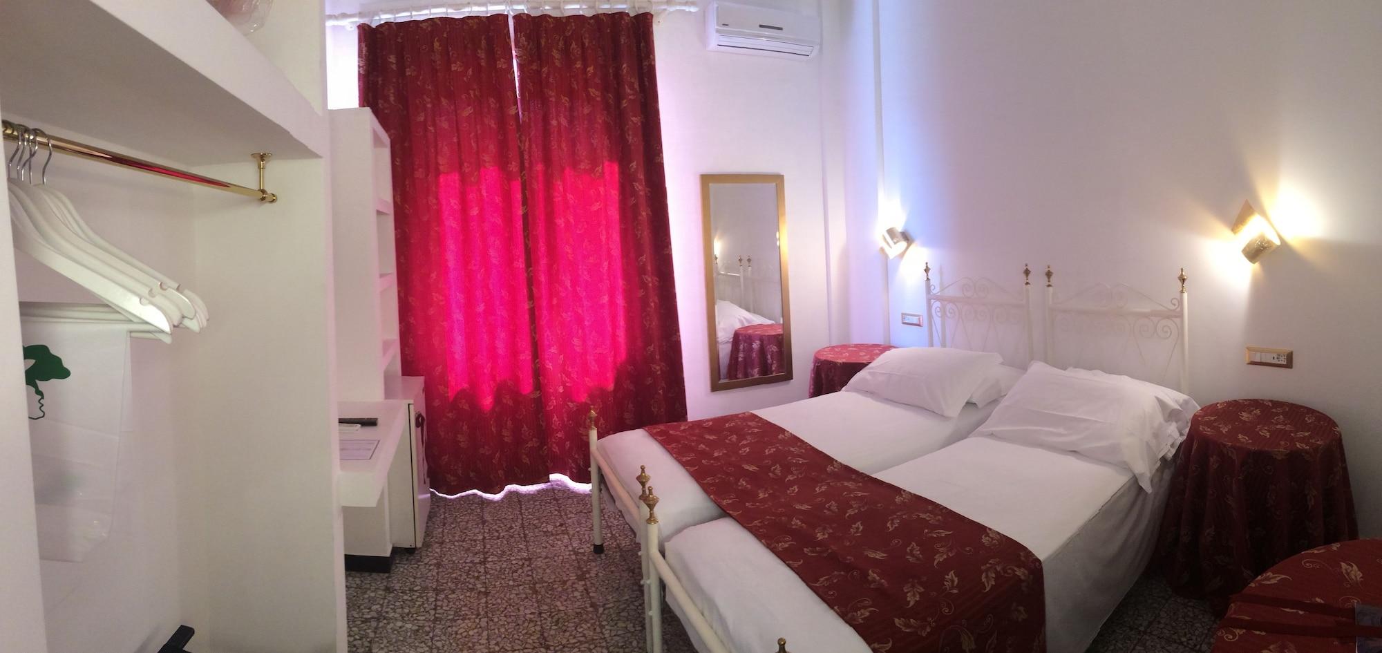 Eveline Portosole Hotel Sanremo Bagian luar foto