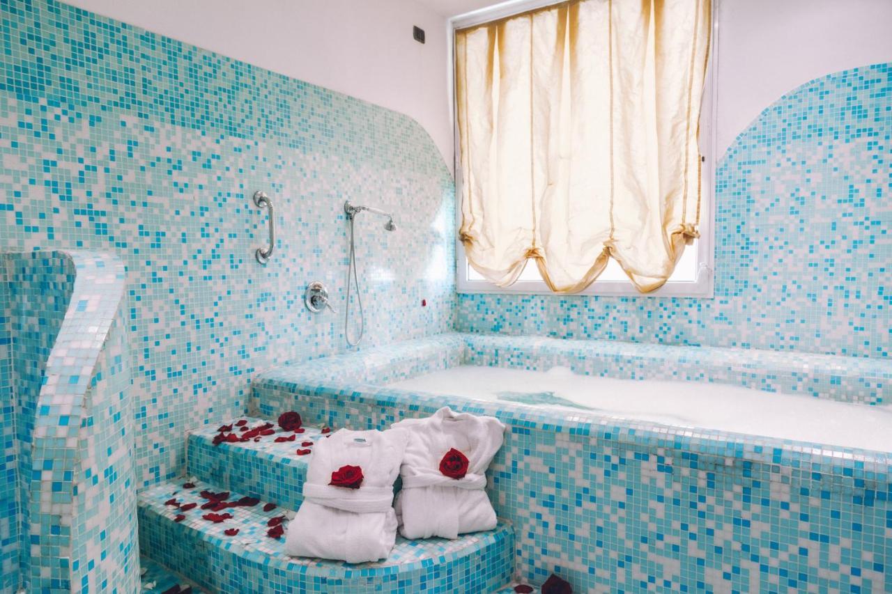 Eveline Portosole Hotel Sanremo Bagian luar foto