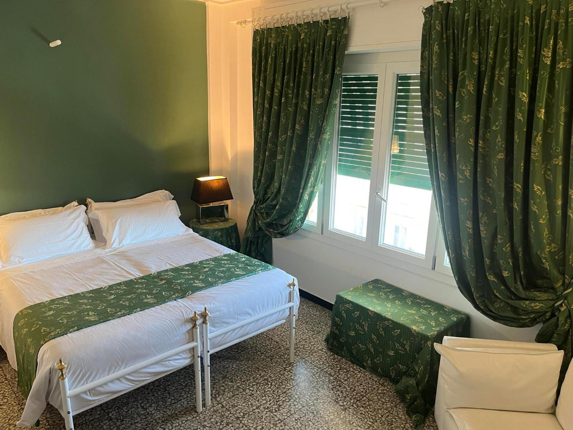 Eveline Portosole Hotel Sanremo Bagian luar foto