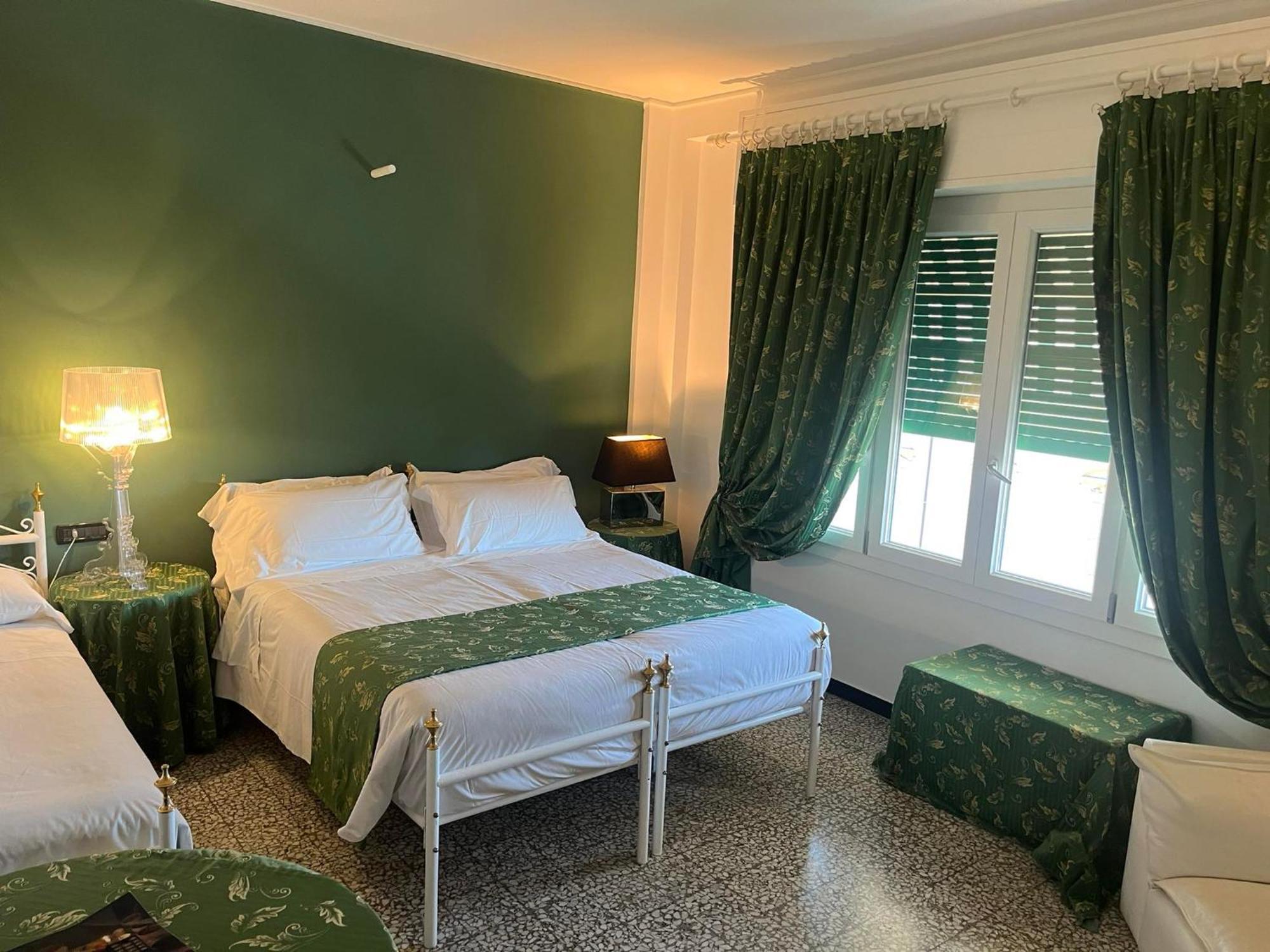 Eveline Portosole Hotel Sanremo Bagian luar foto