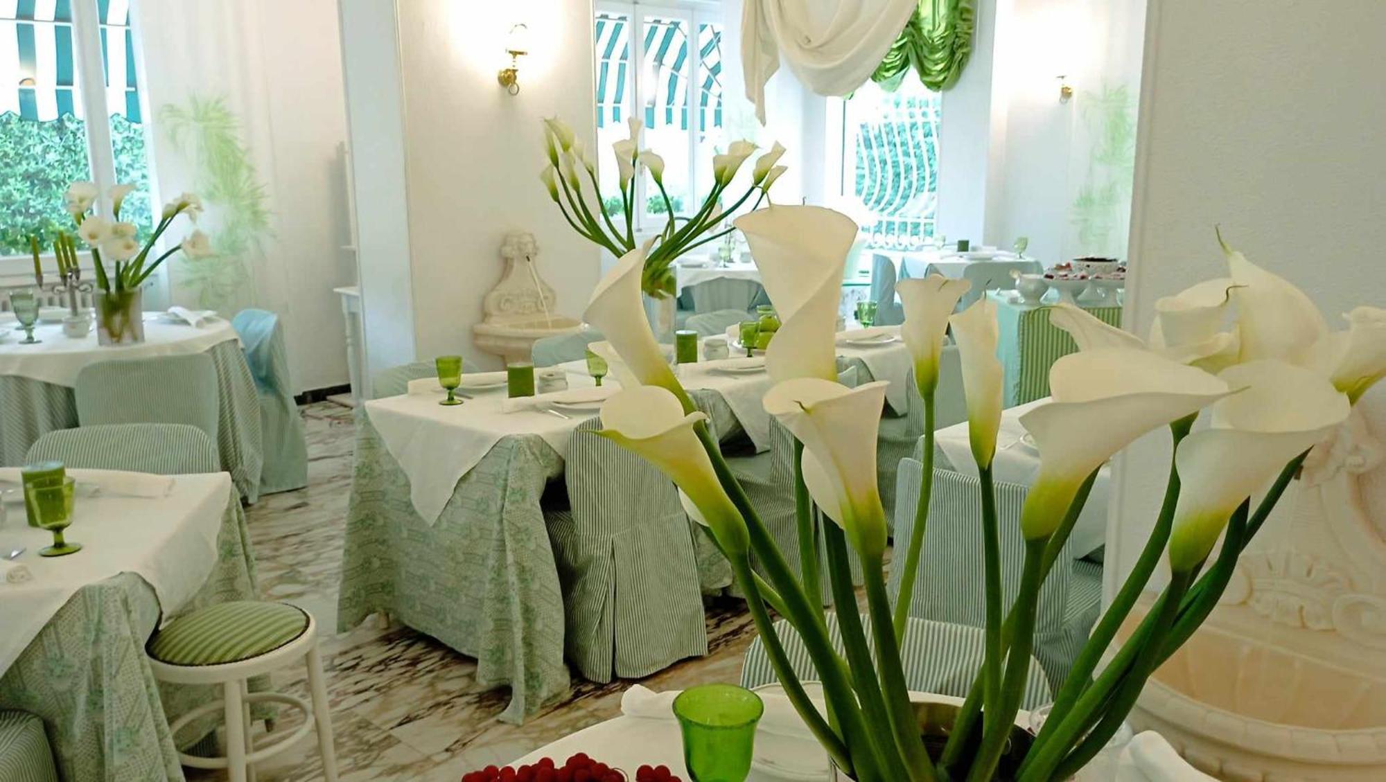 Eveline Portosole Hotel Sanremo Bagian luar foto