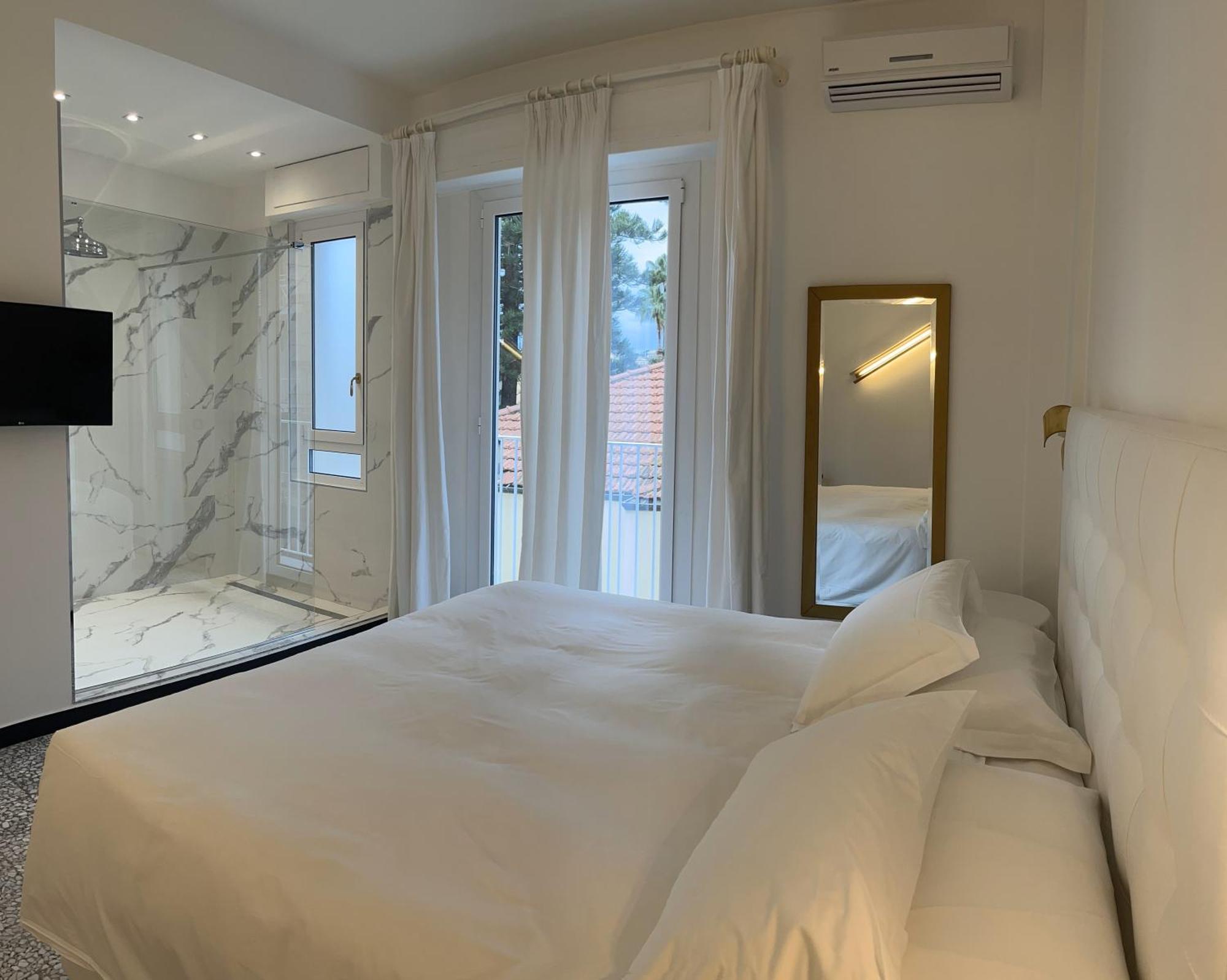 Eveline Portosole Hotel Sanremo Bagian luar foto