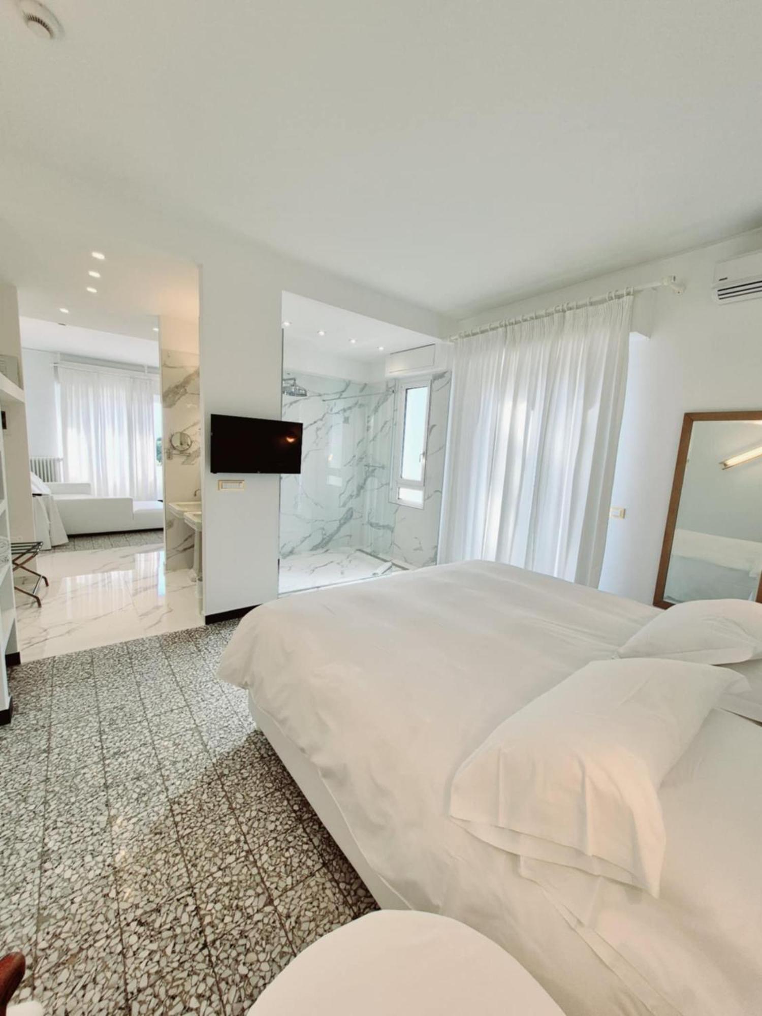 Eveline Portosole Hotel Sanremo Bagian luar foto