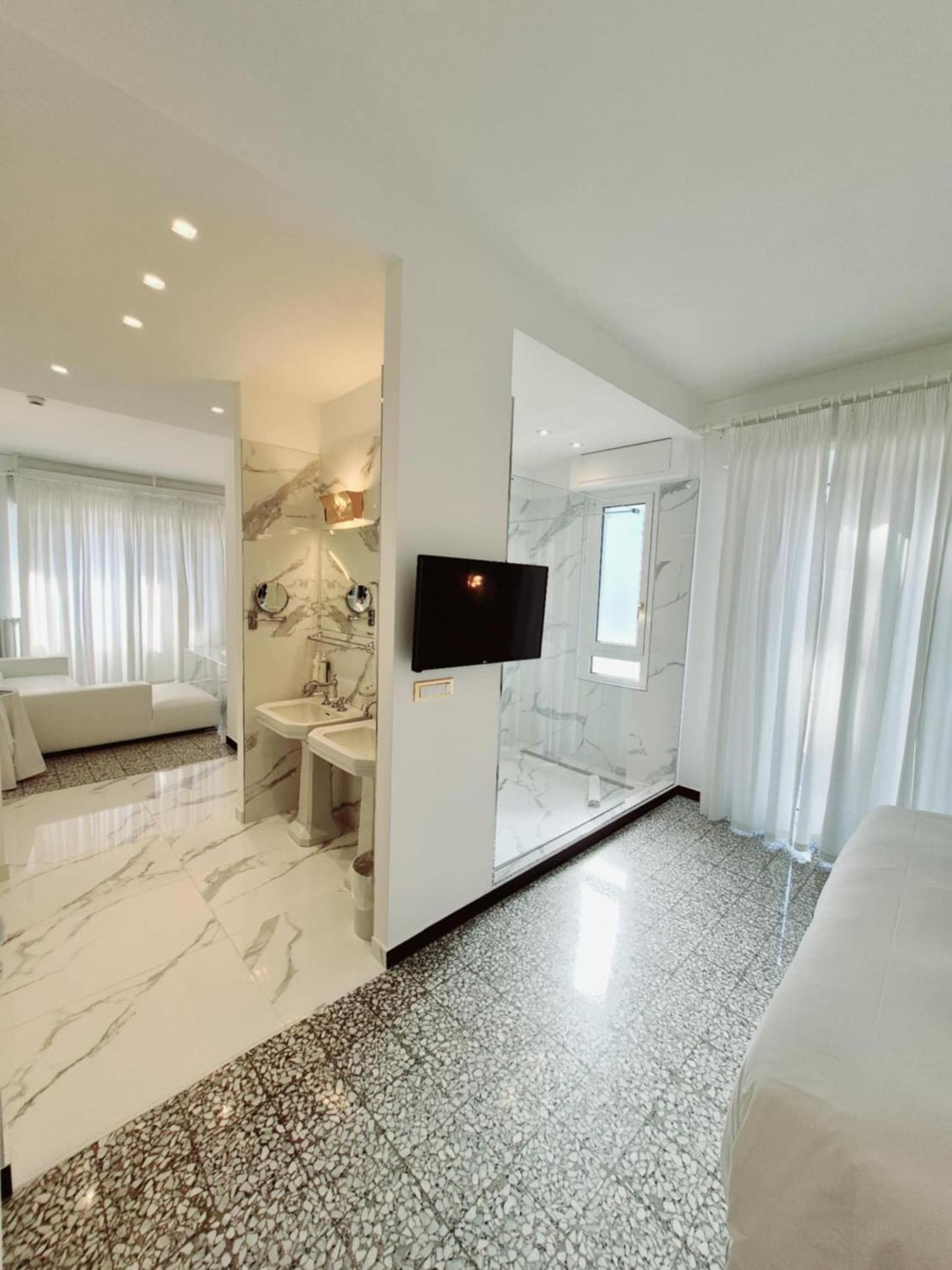 Eveline Portosole Hotel Sanremo Bagian luar foto